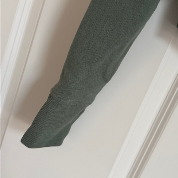 Lululemon scuba, full zip cropped hoodie - Picture 4 of 8